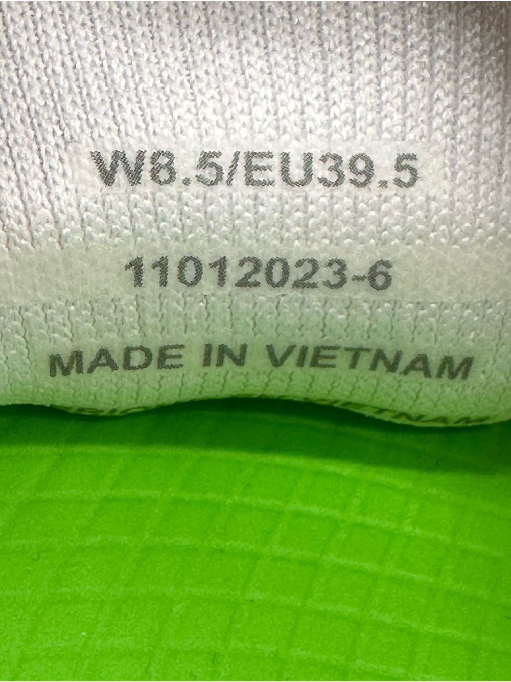 OOFOS Sneakers. Size 8.5 - Picture 2 of 9